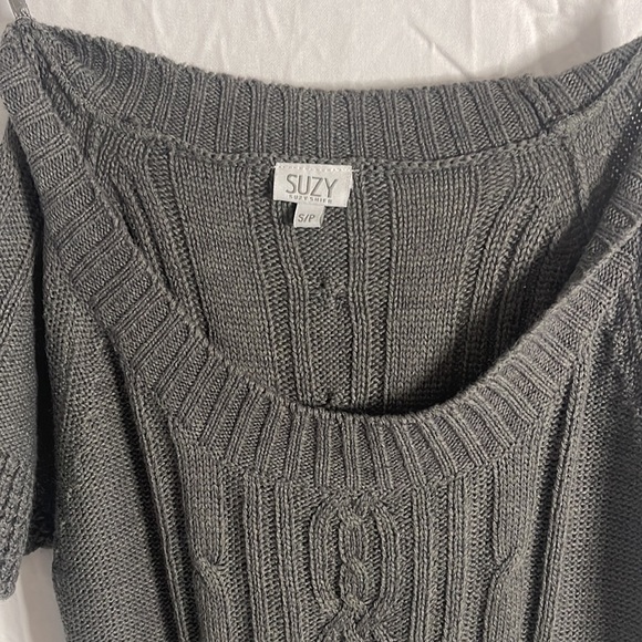 Small grey short sleeve knit sweater dress - Picture 2 of 5
